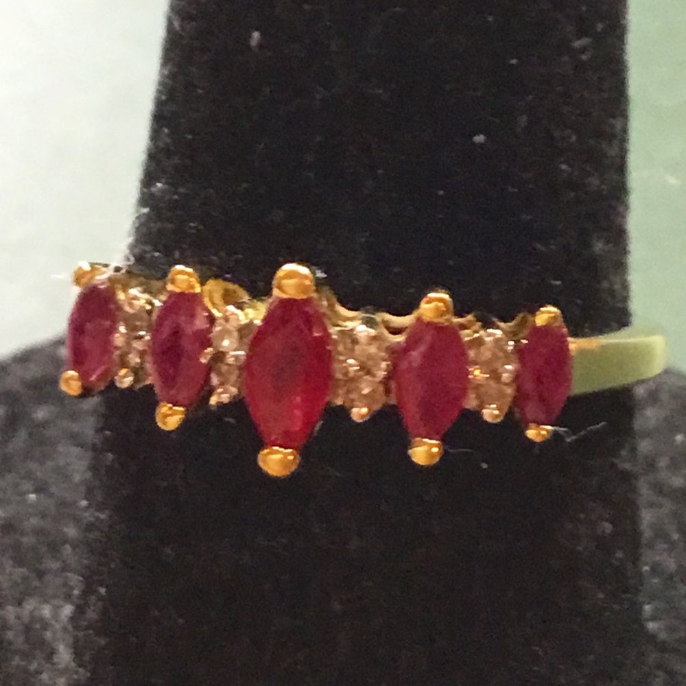 0.53ctw RUBY & DIAMOND ACCENTED PYRAMID RING IN 10K YELLOW GOLD SIZE 7